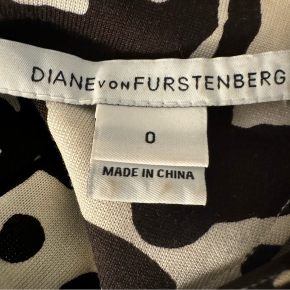 Diane von Furstenberg Vintage dress. Size 0 - Picture 2 of 3